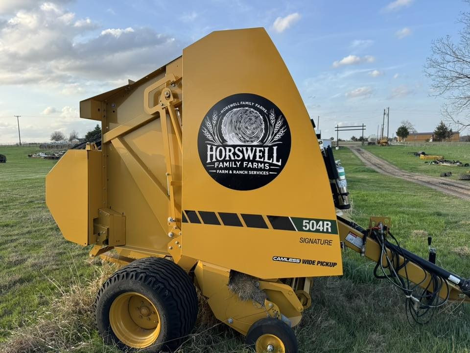 JD 504R baler